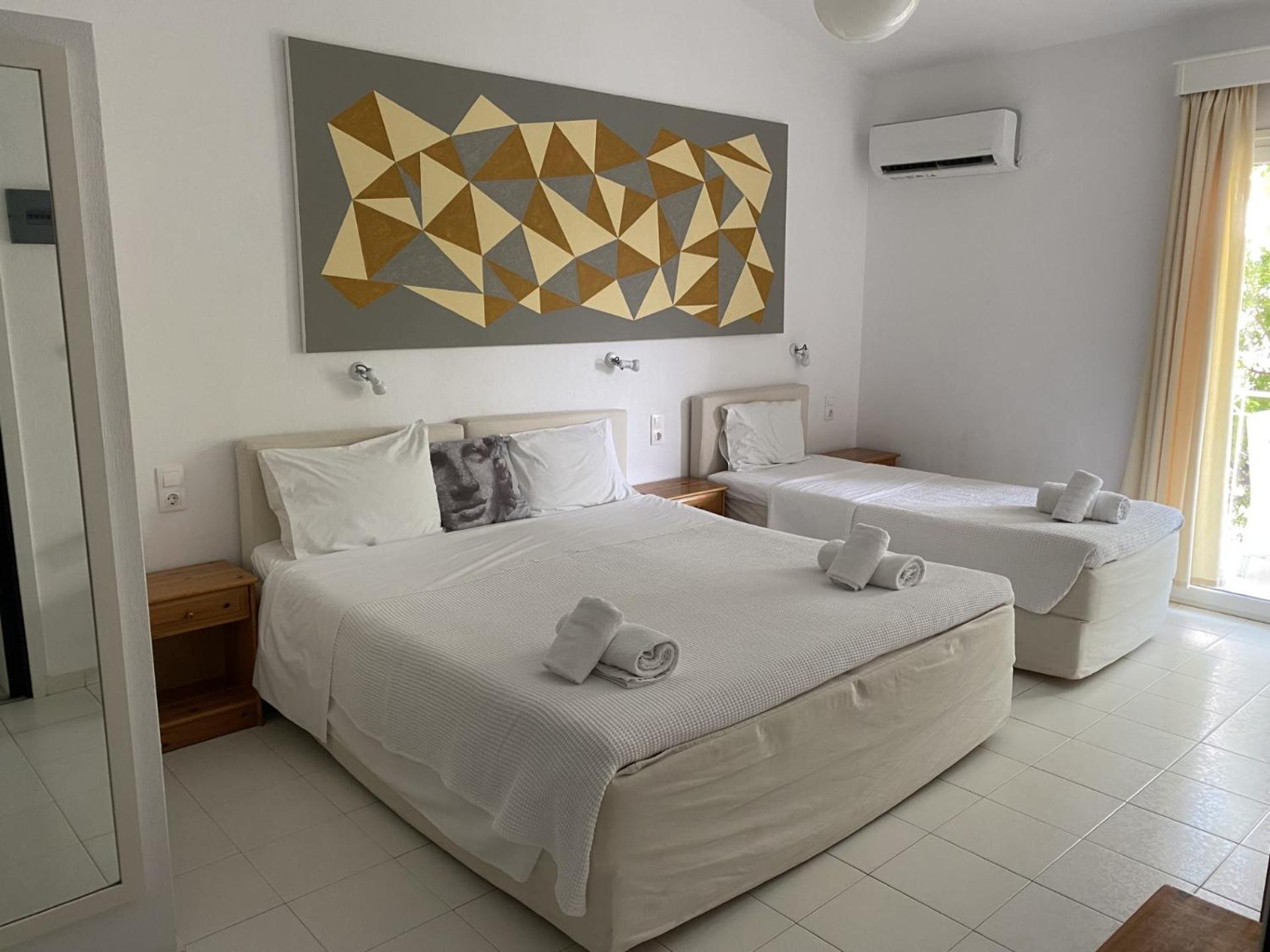 Manolis' House Aparthotel Skiathos Town Exterior photo